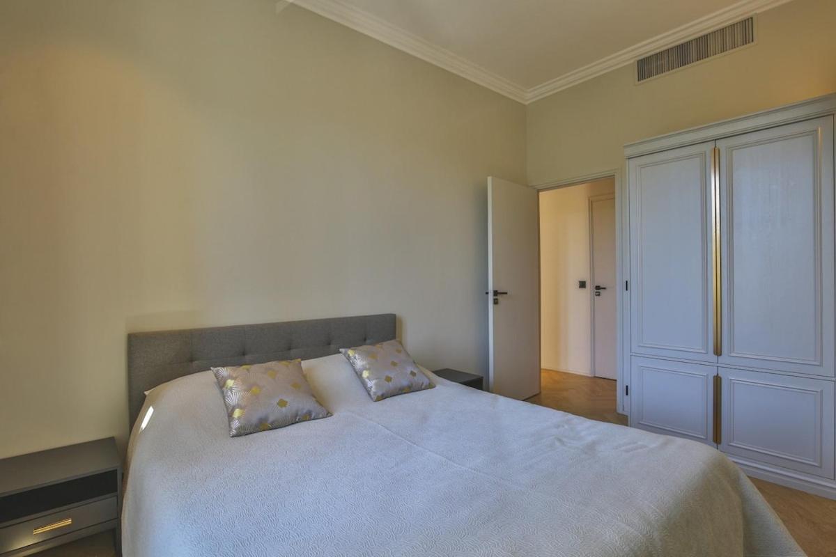 Balcon Vue Coulee Verte. Luxe Plein Coeur De Nice Luaran gambar