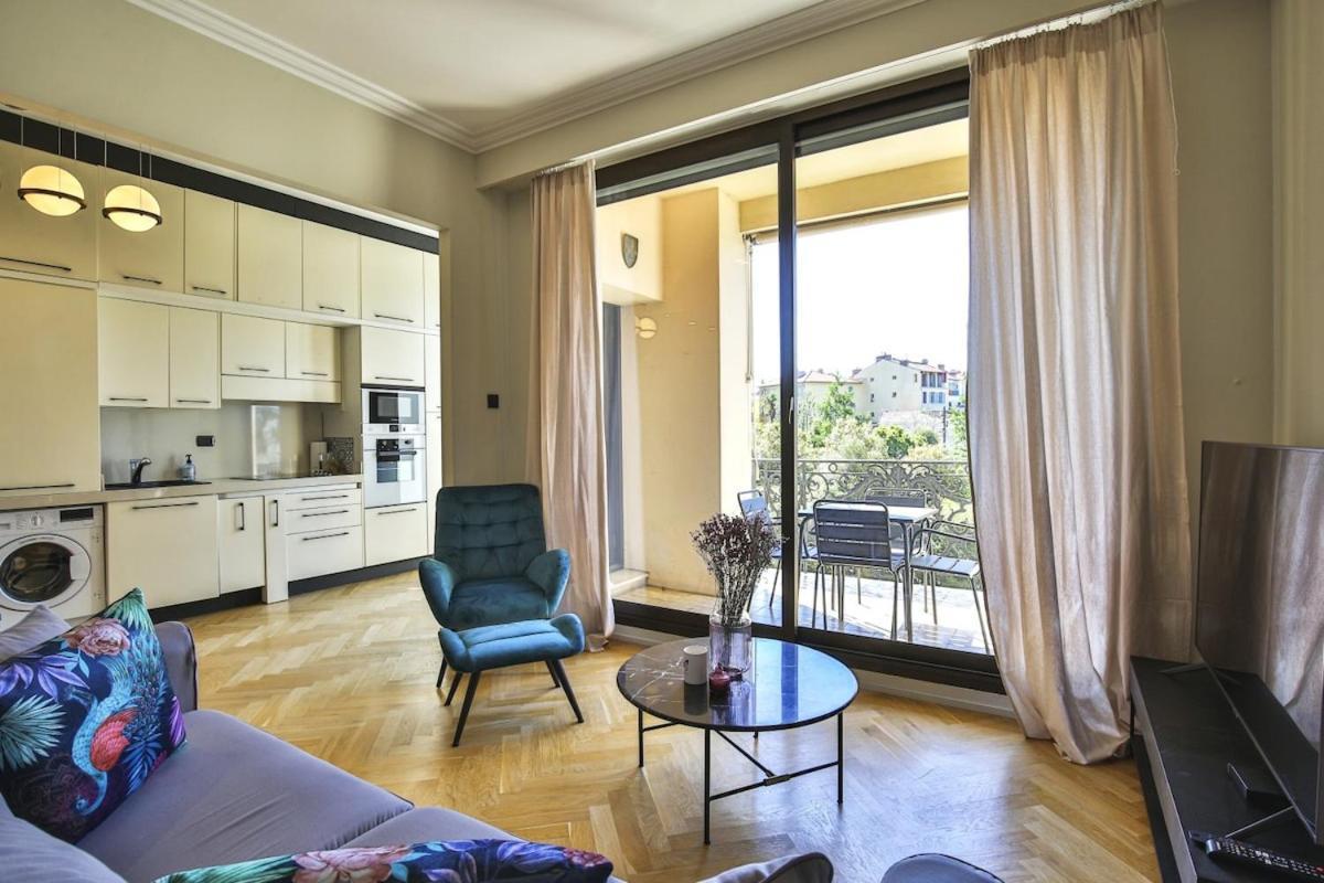 Balcon Vue Coulee Verte. Luxe Plein Coeur De Nice Luaran gambar