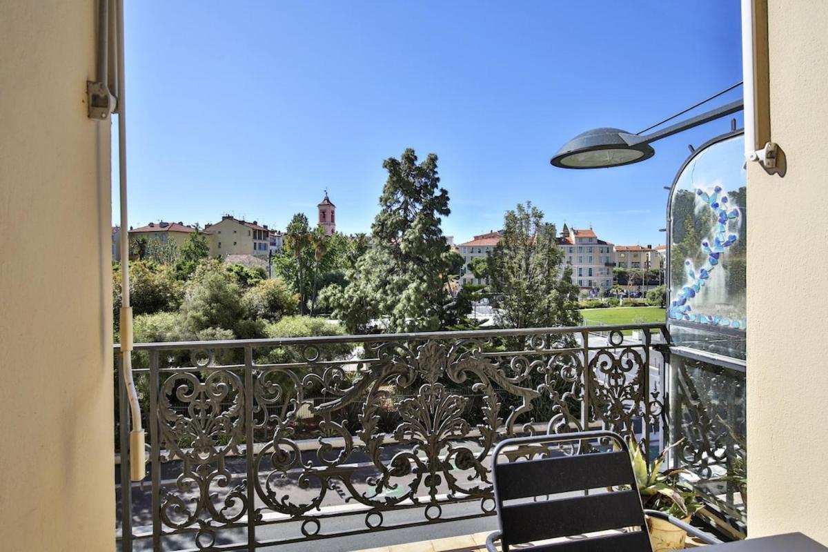 Balcon Vue Coulee Verte. Luxe Plein Coeur De Nice Luaran gambar