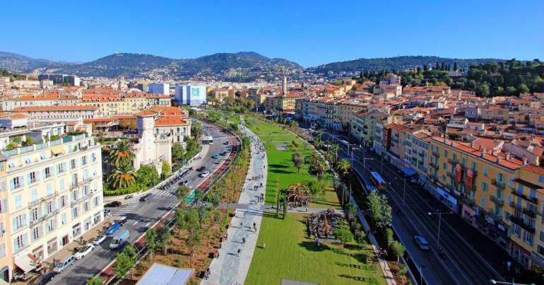 Balcon Vue Coulee Verte. Luxe Plein Coeur De Nice Luaran gambar